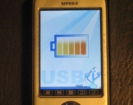 CECT T689 displays USB/charger contected randomly